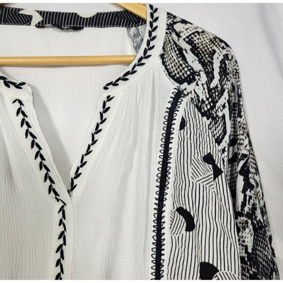 John Mark Women's Embroidered Black & White Crinkle Textured Blouse Size S - Picture 3 of 12